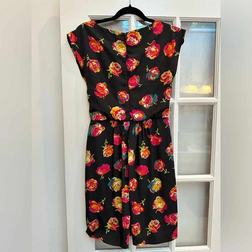Betsey Johnson Chic Vibrant Rose Floral Mini Dress Women’s Size 2 XS